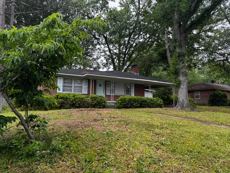 Building Photo - 2414 Slay Dr