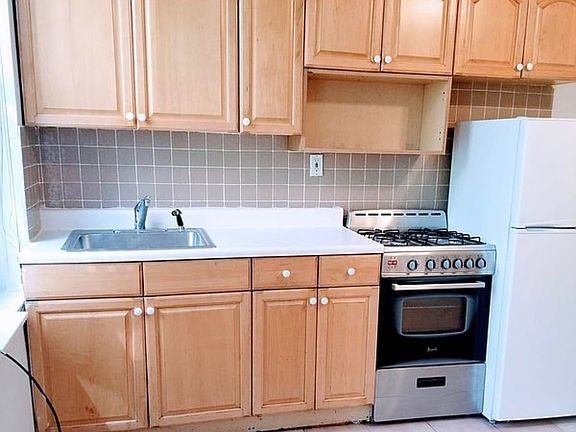 4th image of 222 E 95th St APT 15