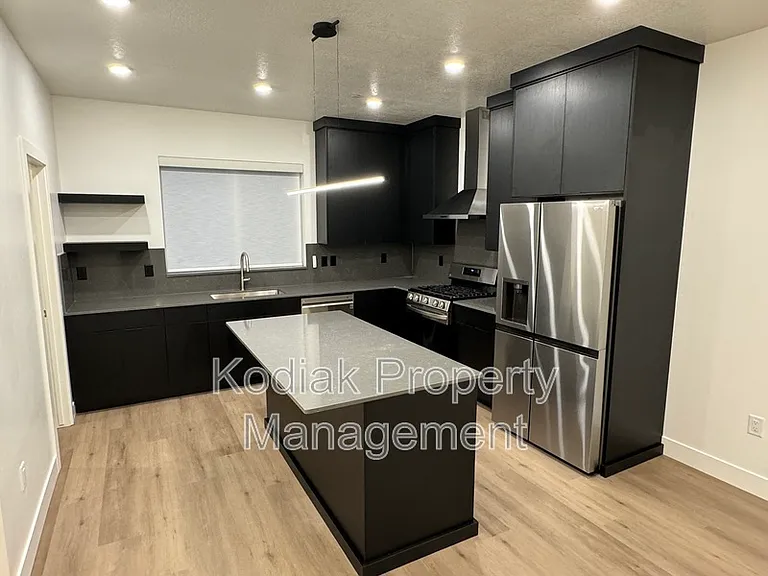 765 N 400 W #204 — Photo 3