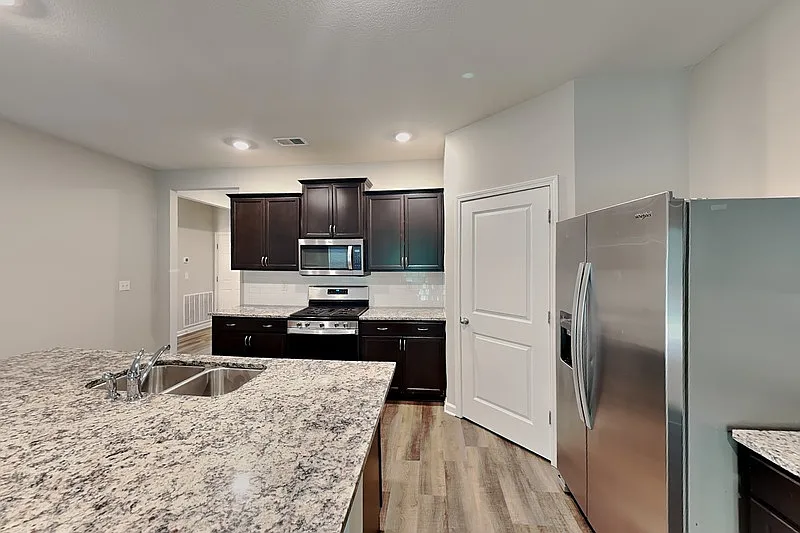 4 bed, 2.0 bath, 1774 sqft, $2,199 — Photo 3