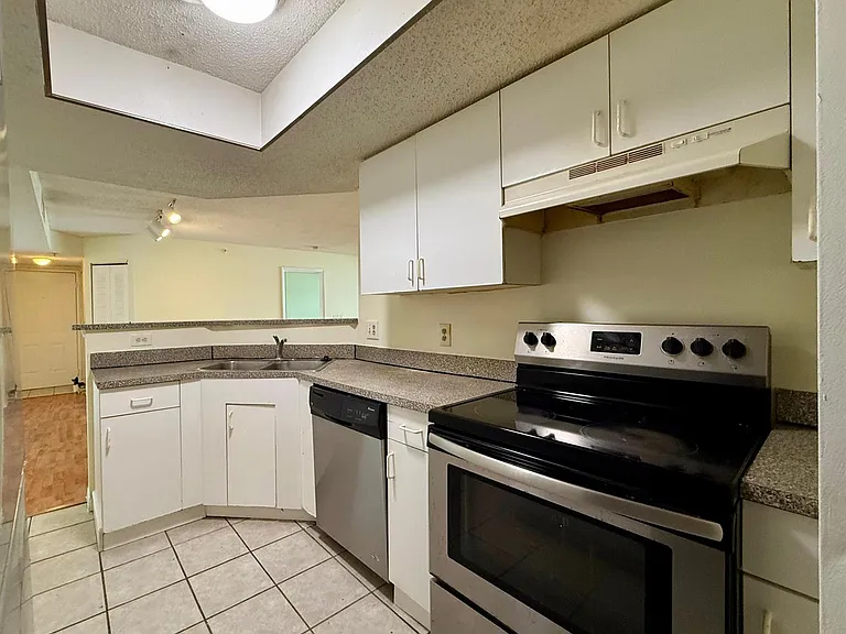 5065 Wiles Rd #204 — Photo 1