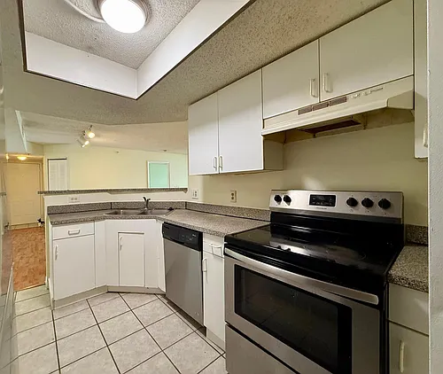 5065 Wiles Rd Photo 1