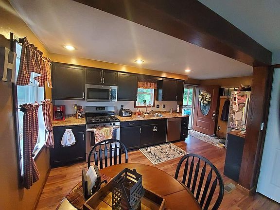 5th image of 9770 Underwood Ln