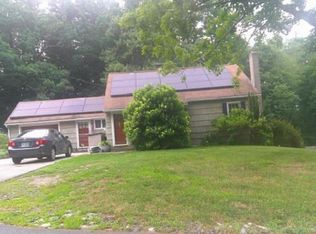 24 Pierce Ave, Derry, NH 03038