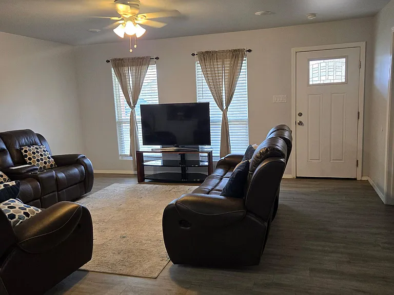 8614 10th Pl — Photo 10