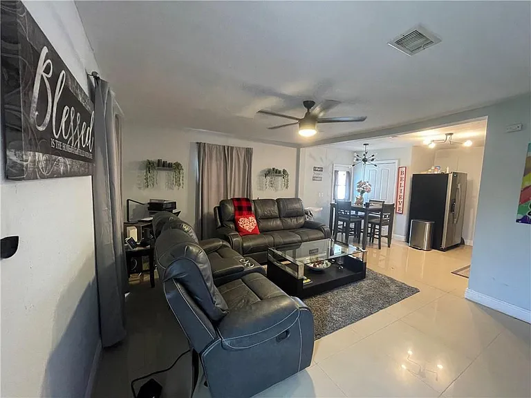 163 SW 5th St — Photo 8