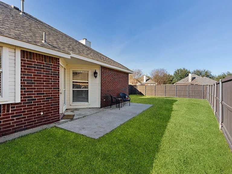 1438 Royal Oaks Dr — Photo 24
