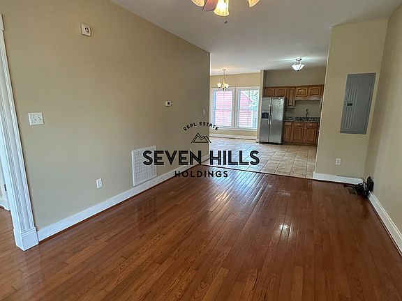 3rd image of 1517 W Leigh St