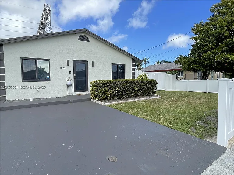 1370 NW 3rd St — Photo 24