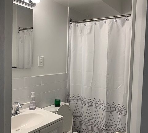 5th image of 404 E 66th St APT 10A