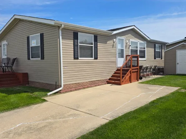 13450 Pear St, Carleton, MI 48117