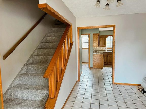3rd image of 1100 Prairie Dr N