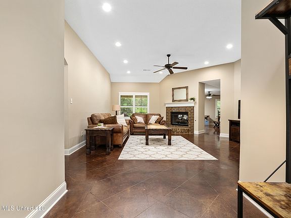 5th image of 1586 McKenas Way Cv