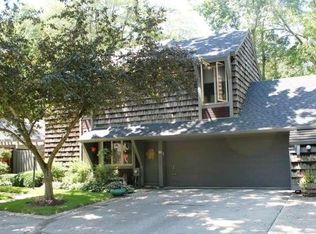 32 Stonewood Ct, Racine, WI 53402