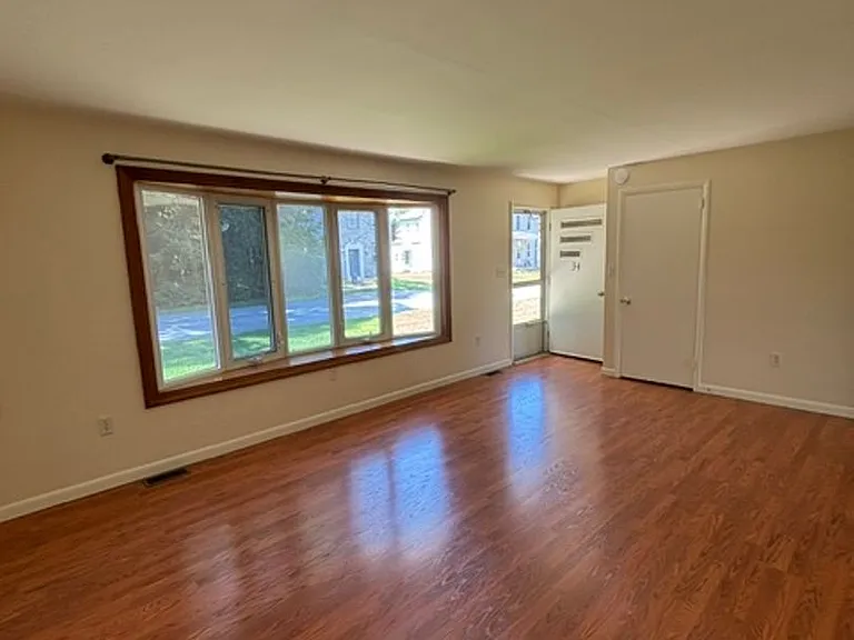 34 Locust Ln — Photo 14