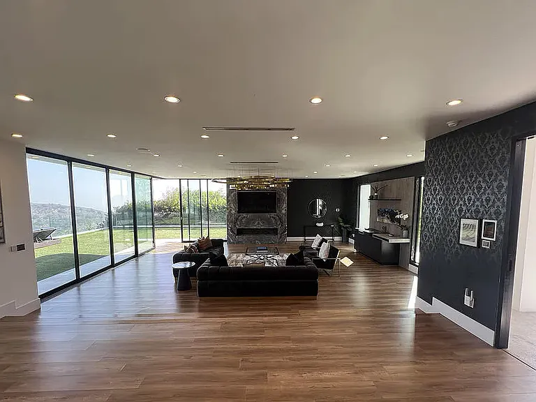 2110 Hercules Dr — Photo 14
