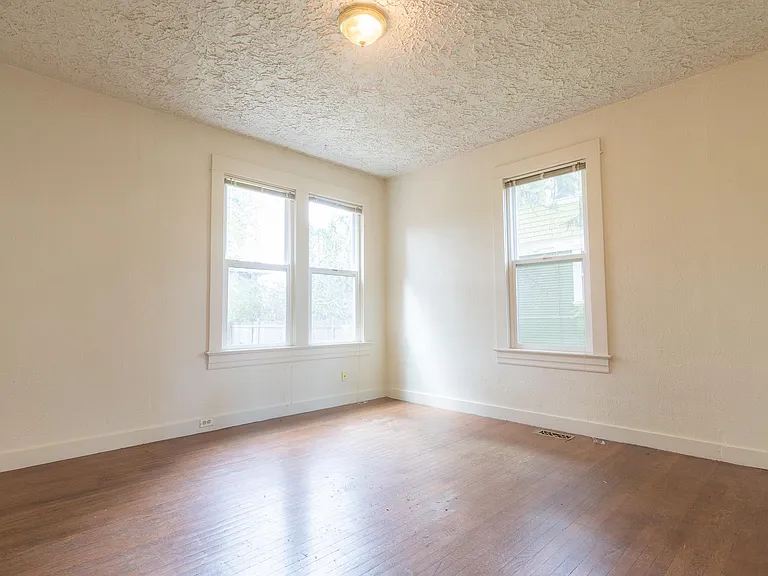 4715 NE 17th Ave — Photo 4
