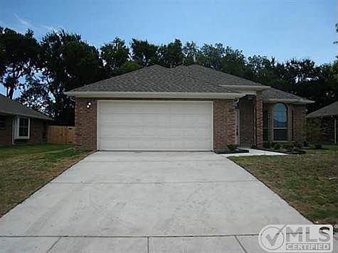 1st image of 2131 Oakridge Dr