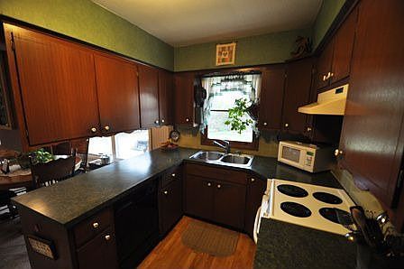 Kitchen with tons of cabinet space