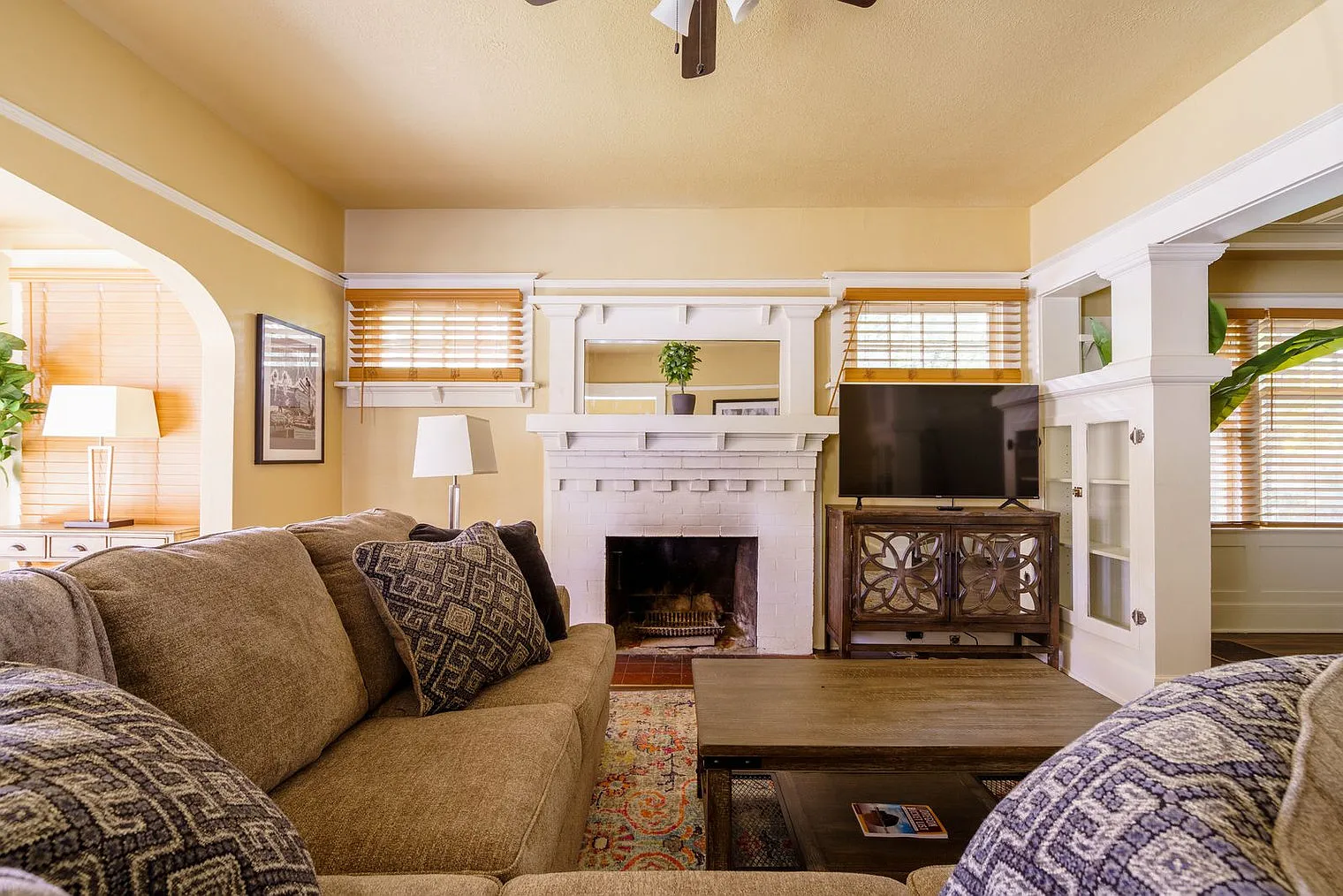 2 bed, 1.0 bath, 796 sqft, $3,091 — Photo 2