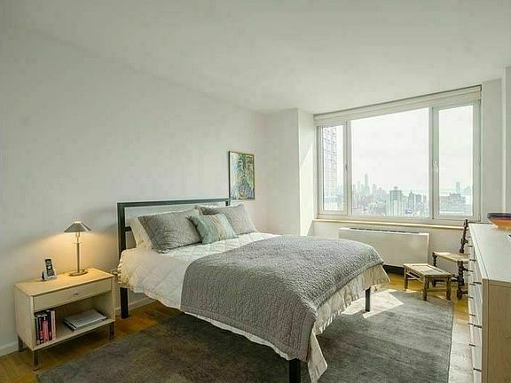 4th image of 635 W 42nd St #36JB