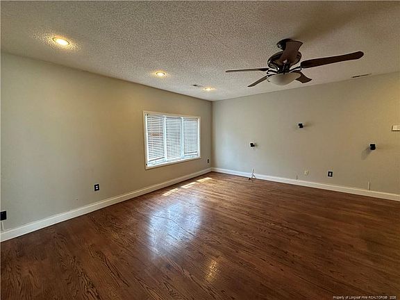 5th image of 1601 Bluesprings Rd