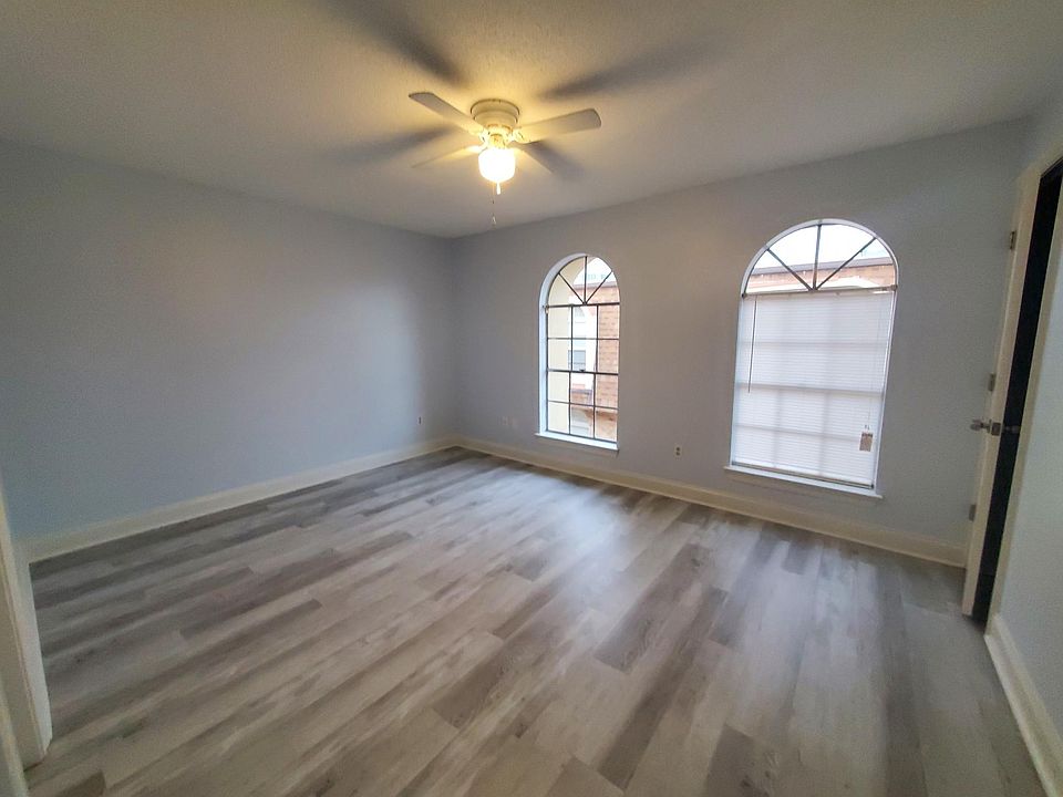 UPSTAIRS BEDROOM 2 NEW FLOORING AND PAINT