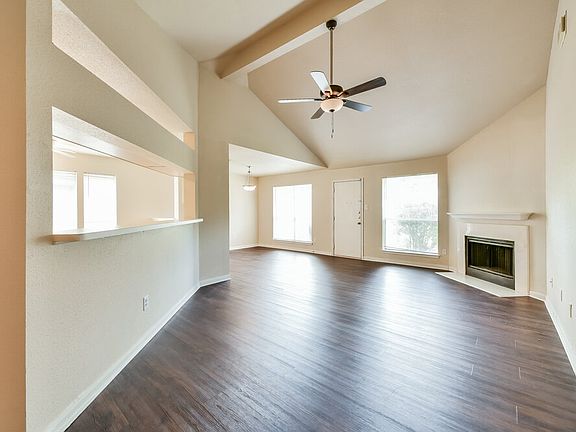 3rd image of 2319 Old Oak Ln