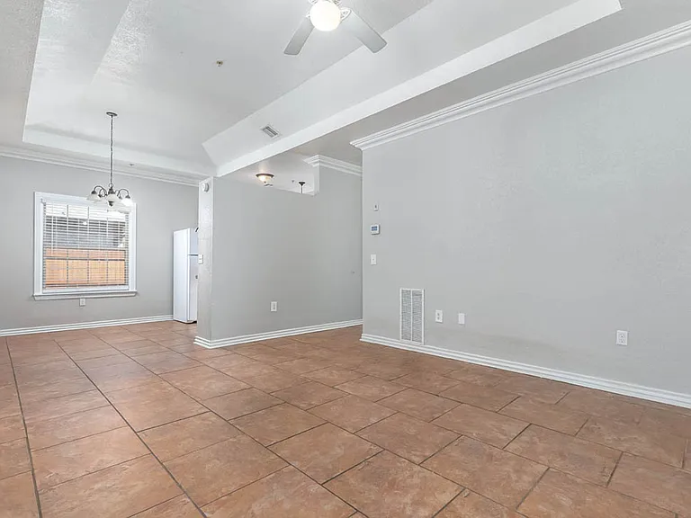 Meridian Place Apartments — Photo 33