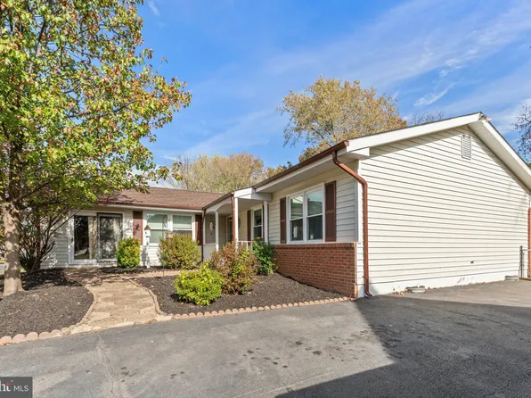 108 N Lincoln Ave, Sterling, VA 20164