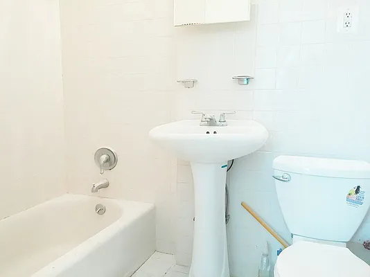 Rented by Bohemia Realty Group | media 9