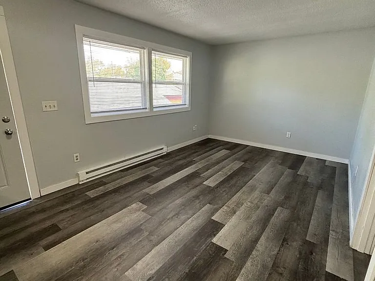 1112 Liberty St — Photo 2