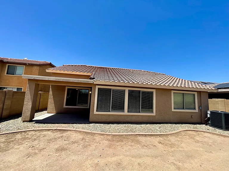 25853 W Elizabeth Ave — Photo 22