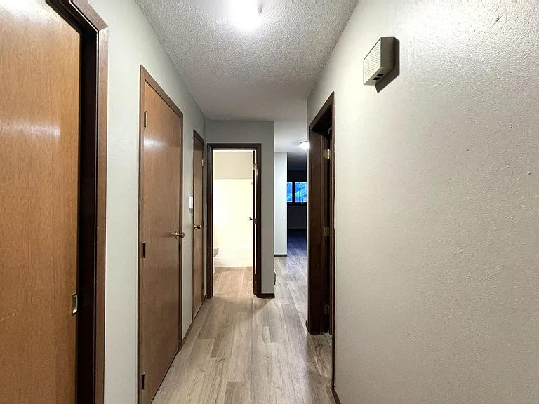 Spacious 2 Bedroom Apartment — Photo 7