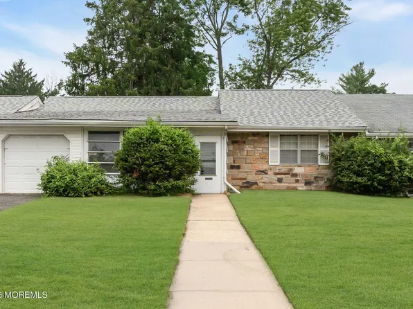 86 Camellia Drive #B, Lakewood, NJ 08701