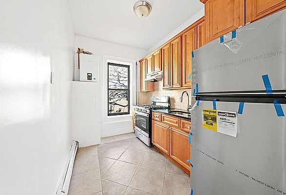 1st image of 3 Saint Charles Pl #2