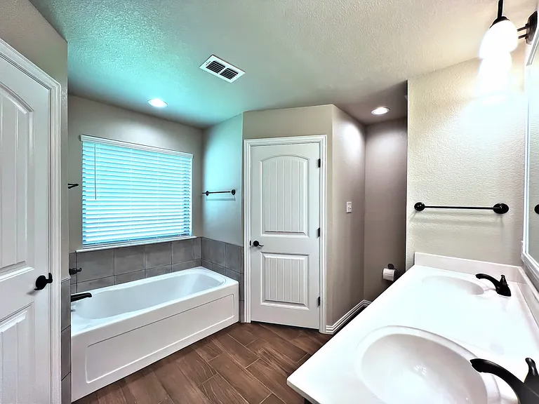 219 Clover Cir — Photo 10