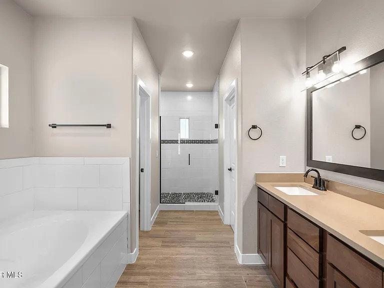 10013 Hueco Junction Rd — Photo 36