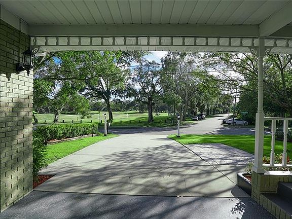 5th image of 913 W Country Club Dr