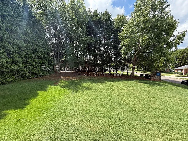 2740 Bridgeport Dr — Photo 20