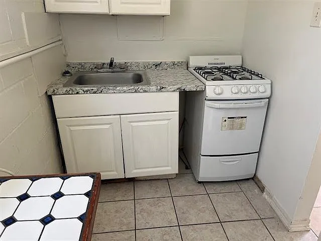 1 bed, 1.0 bath, 400 sqft, $700 — Photo 3