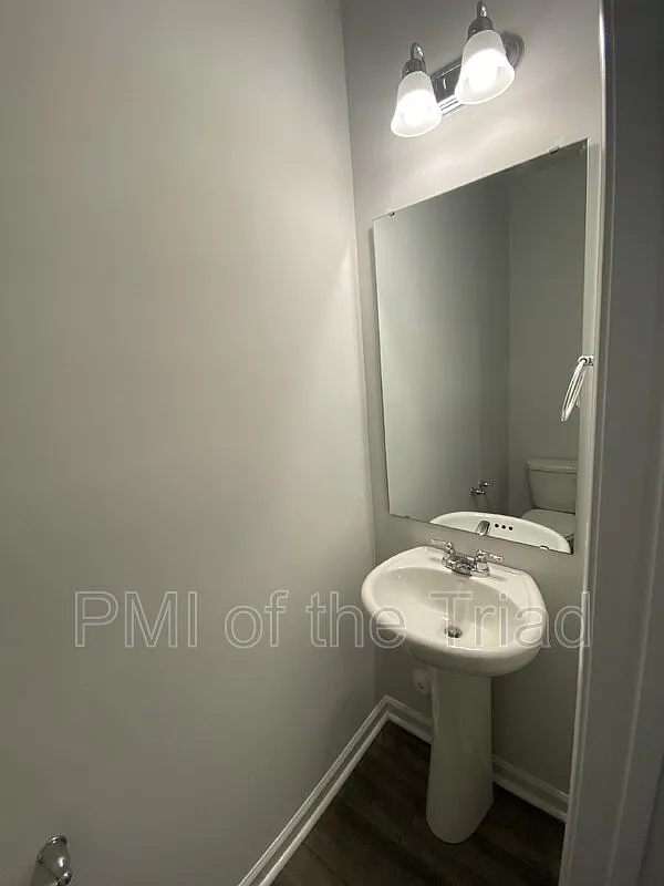 3 bed, 2.5 bath, 1558 sqft, $2,000 — Photo 4