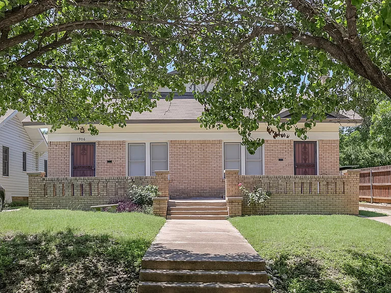 1906 Clover Ln — Photo 15