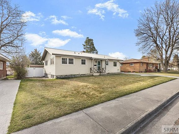 3rd image of 842 Claire View Ln