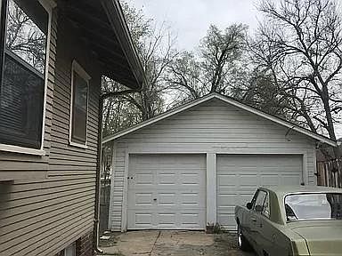 3rd image of 412 Charles St