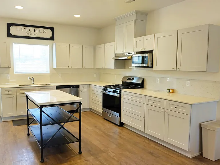 425 Leland Dr — Photo 9