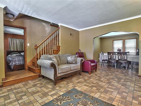 5th image of 1825 E 75th Ter