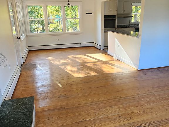 3rd image of 21 Bonnie Ave