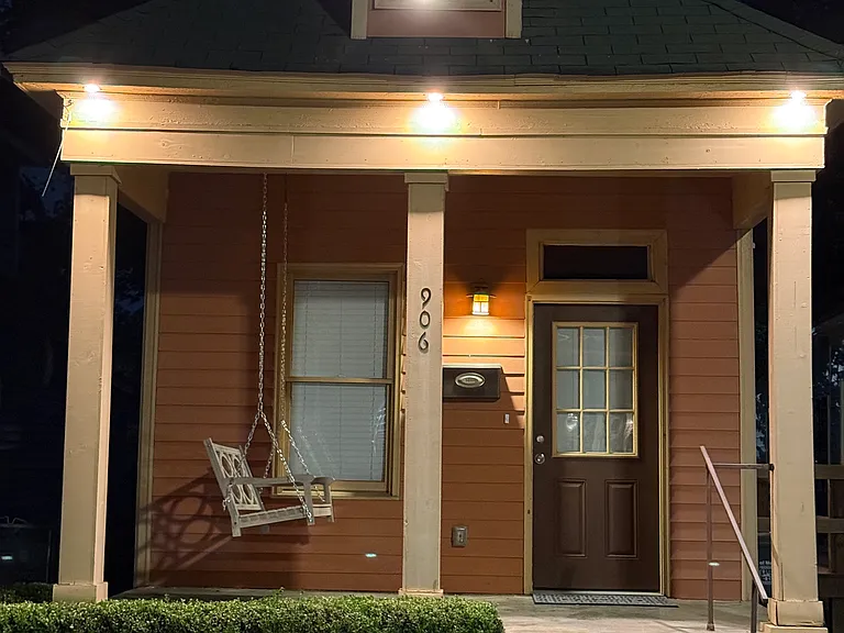 906 Blythe St — Photo 11