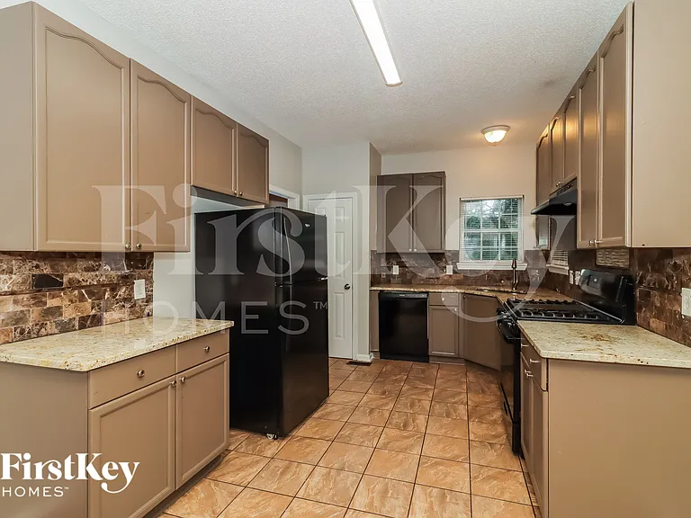 1310 Invermere Dr SE — Photo 9